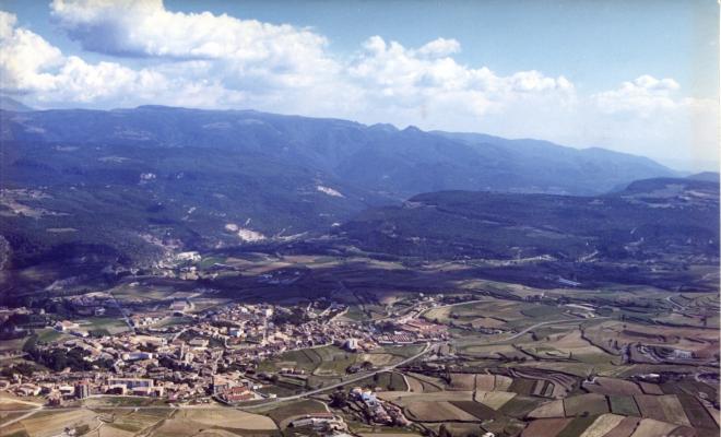 Vista general de Centelles, presa des del Puigsagordi (2/4)