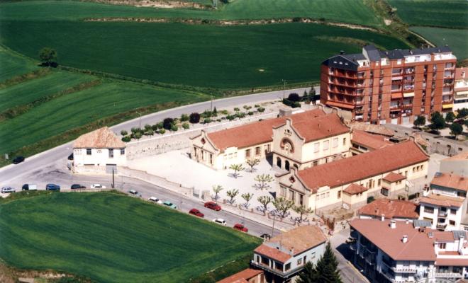 Vista aèria de l'Escola Ildefons Cerdà, edifici de baix