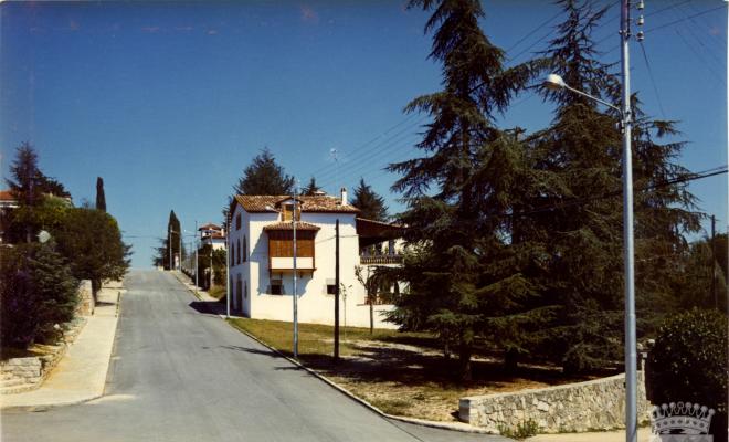 Cruïlla de l'avinguda Bell Esguard, la carretera de Banyeres i la plaça Tomàs Carreras Artau