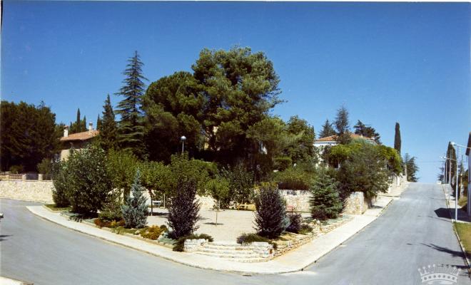 Cruïlla de l'avinguda Bell Esguard, la carretera de Banyeres i la plaça Tomàs Carreras Artau