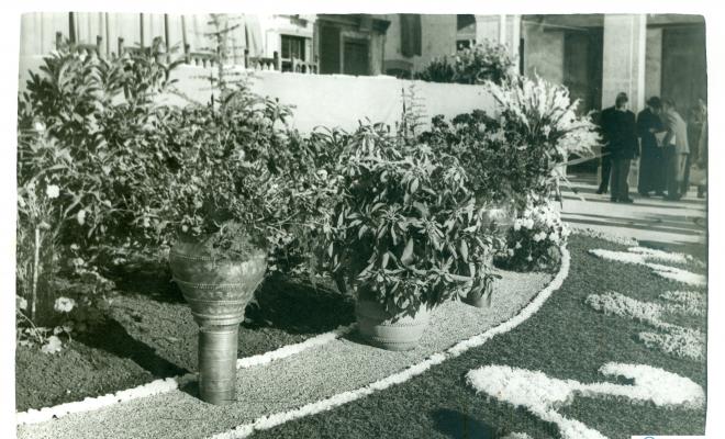 Exposició de flors a la plaça de vendre (actualment plaça Ajuntament)