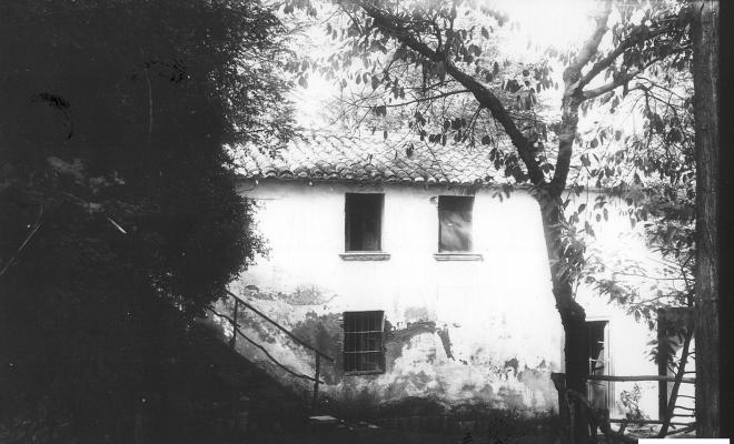 Masia al costat de l'ermita de Sant Iscle