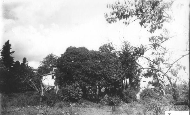 Masia al costat de l'ermita de Sant Iscle
