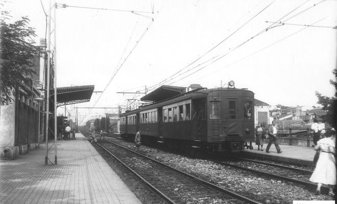 Estació Renfe. Tren elèctric.