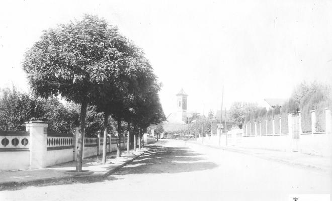 Av. Sant Iscle. Campanar església Sant Martí