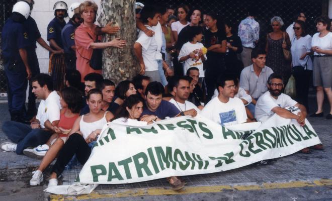 Protesta contra tala d'arbres Av. Catalunya