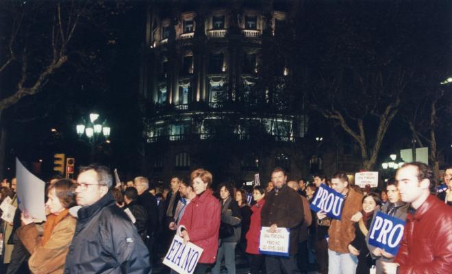Manifestació a Barcelona per l'assassinat Ernest Lluch