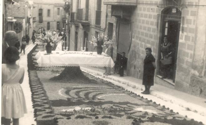 Catifes de flors;Altar taula pedestal