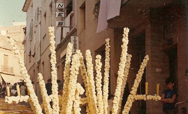 Catifes de flors. Altar tijes dretes