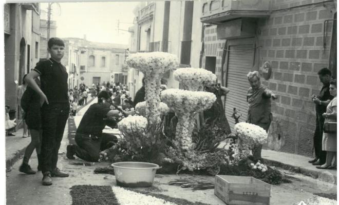 Catifes de flors. Altar bolets. Preparatius.