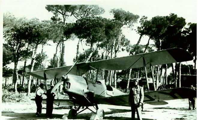 Avió d'entrenament Tiger Moth de l'Aeròdrom 329