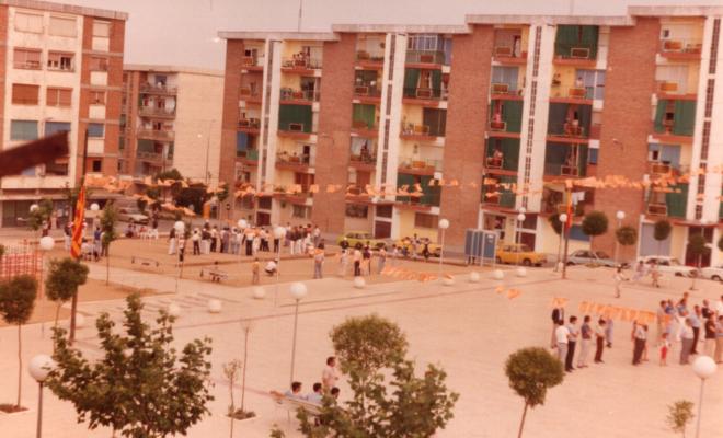 Plaça del Poble de Montornès Nord durant les festes de Sant Joan