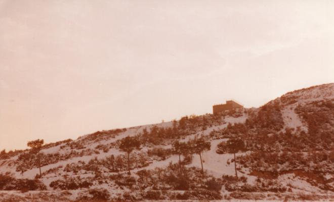 Dipòsit d'aigua del turó del Raiguer nevat