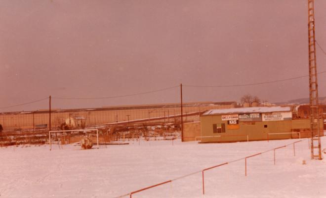 Camp de futbol nevat