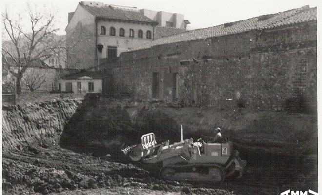 Construcció del bloc de pisos del carrer Sant Lluís i carrer Prat de la Riba