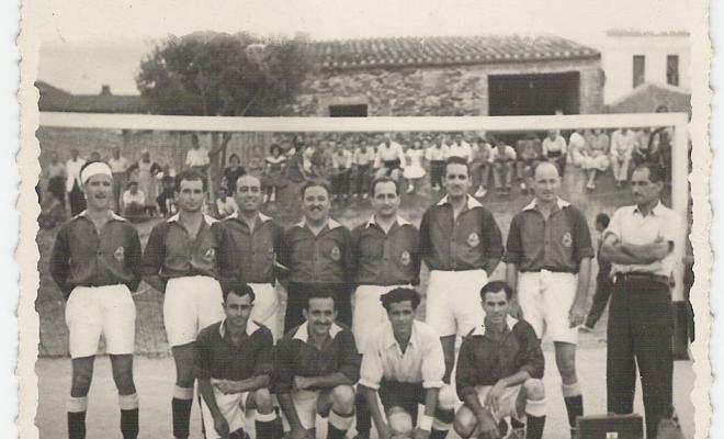 Equip de futbol de veterants de Montornès al camp antic