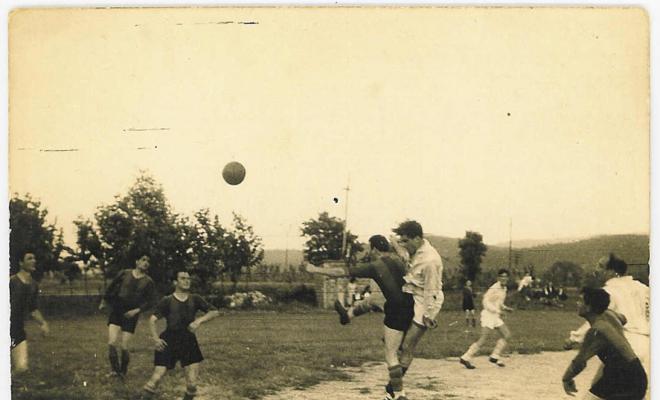 L'equip de futbol de Montornès del Vallès en ple partit