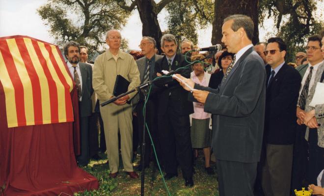 Acte d'agermanament amb la ciutat de Barcelona. Inauguració de l'Àlbula commemorativa del 150è aniversari de Jacint Verdaguer, de l'escultor Palazuelo. Pregó a càrrec de mossèn Ballarín