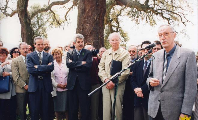 Acte d'agermanament amb la ciutat de Barcelona. Inauguració de l'Àlbula commemorativa del 150è aniversari de Jacint Verdaguer, de l'escultor Palazuelo. Pregó a càrrec de mossèn Ballarín