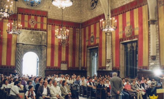 Visita col·lectiva dels folguerolencs als llocs Verdaguerians de Barcelona. Saló del Consell del Cent