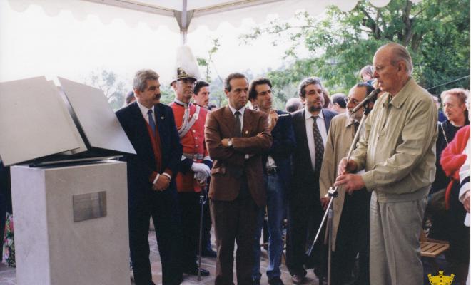 Visita col·lectiva dels folguerolencs als llocs Verdaguerians de Barcelona. Inauguració de l'escultura l'Àlbula de Pablo Palazuelo