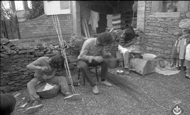 Mostra d'oficis al pati de la Casa Museu Verdaguer durant la Festa Verdaguer organitzat per Joventut Verdaguer