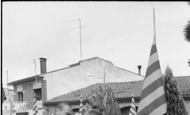 Inauguració dels monòlits de la ruta Verdaguer. Joaquim Xicoy i Bassegoda, president del Parlament de Catalunya, Miquel Masramon Tenas, alcalde de Folgueroles
