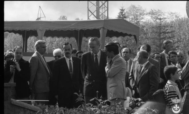 Inauguració dels monòlits de la ruta Verdaguer. Joaquim Xicoy i Bassegoda, president del Parlament de Catalunya, Miquel Masramon Tenas, alcalde de Folgueroles