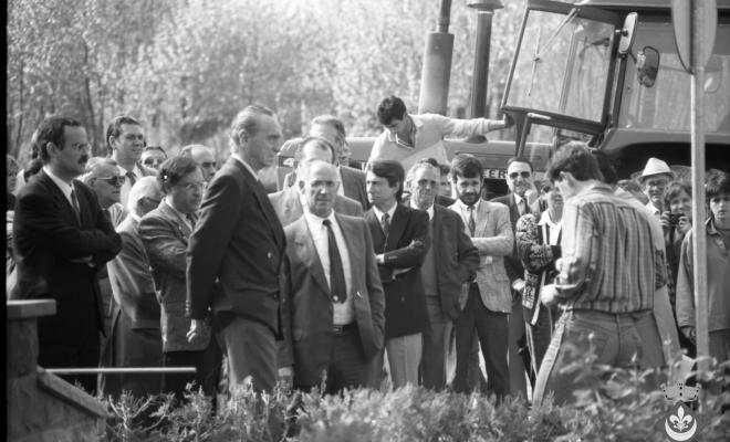 Inauguració dels monòlits de la ruta Verdaguer. Joaquim Xicoy i Bassegoda, president del Parlament de Catalunya, Miquel Masramon Tenas, alcalde de Folgueroles