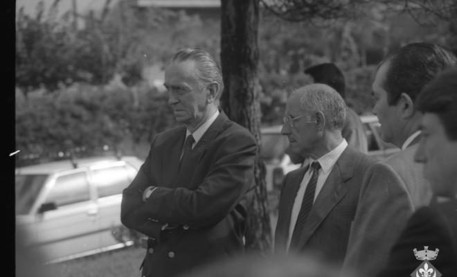 Inauguració dels monòlits de la ruta Verdaguer. Joaquim Xicoy i Bassegoda, president del Parlament de Catalunya, Miquel Masramon Tenas, alcalde de Folgueroles, i Rossend Viladecàs, alcalde de Tavèrnoles