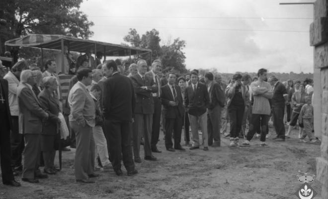 Inauguració dels monòlits de la ruta Verdaguer. Autoritats. Joaquim Xicoy i Bassegoda, president del Parlament de Catalunya, Rossend Viladecàs, alcalde de Tavèrnoles