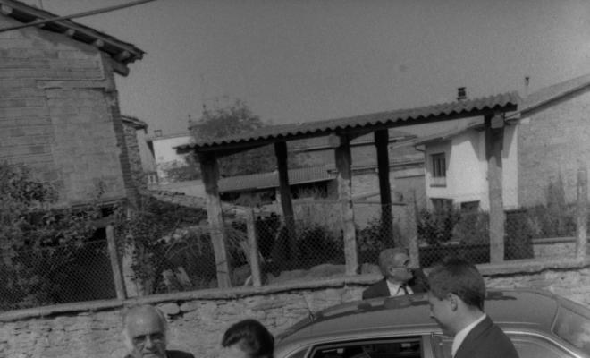 Festa Verdaguer. Recepció d'autoritats. Marta Ferrussola, primera dama de Catalunya. Darrera els horts del can Mon