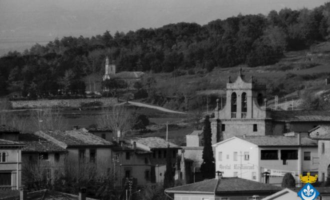 Perspectives de Folgueroles, al fons l'ermita de la Damunt