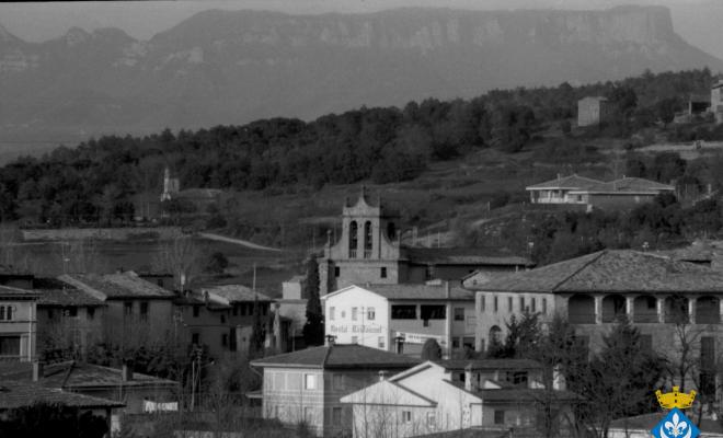 Perspectives de Folgueroles, al fons l'ermita de la Damunt