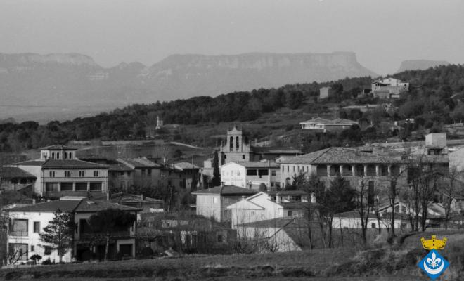 Perspectives de Folgueroles, al fons l'ermita de la Damunt