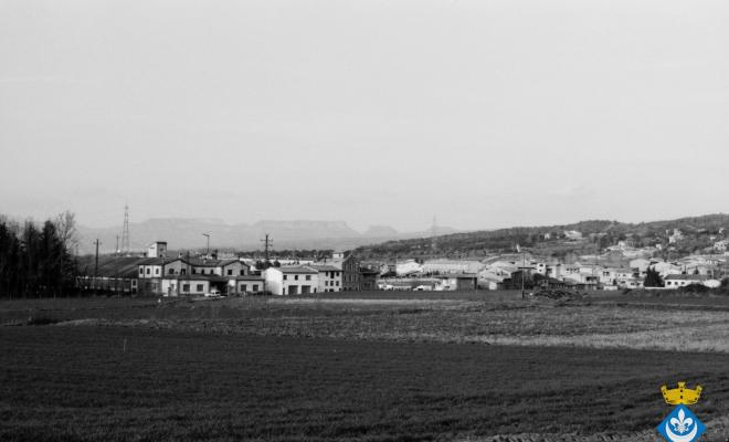 Perspectives de Folgueroles. La fàbrica en primer terme