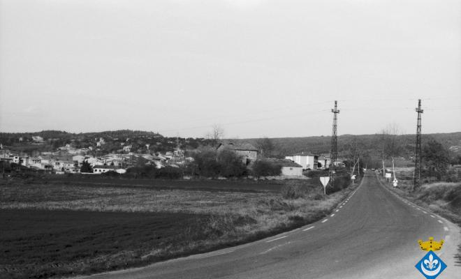 Perspectives de Folgueroles. Part de la carretera cap a Vilanova de Sau, a la dreta masies de les Codinoies