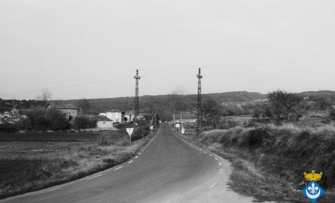 Perspectives de Folgueroles. Part de la carretera cap a Vilanova de Sau, a la dreta masies de les Codinoies