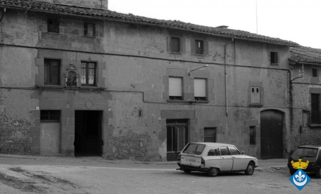 Perspectives de Folgueroles. Antiga plaça de Cal Rei i actual plaça 1 doctubre. Can Silet