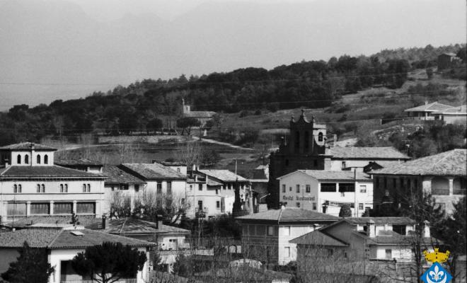 Perspectives de Folgueroles, al fons l'ermita de la Damunt