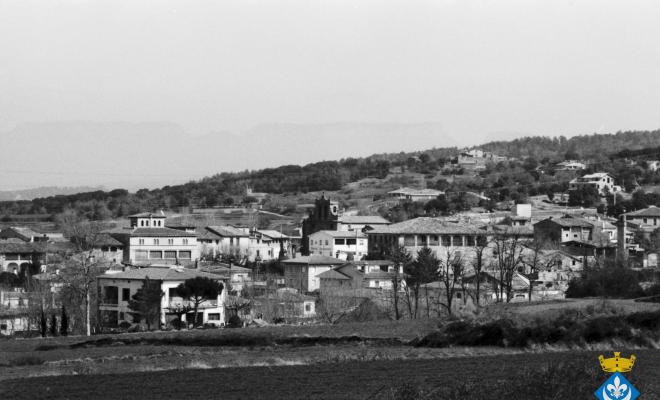 Perspectives de Folgueroles, al fons l'ermita de la Damunt
