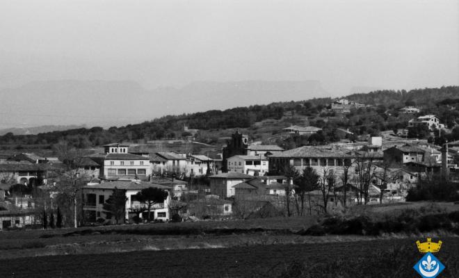 Perspectives de Folgueroles, al fons l'ermita de la Damunt