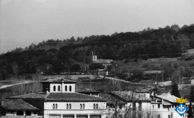 Perspectives de Folgueroles. Ermita de la Damunt i Can Dachs