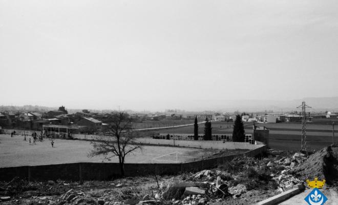 Perspectives de Folgueroles. En primer terme camp de futbol i urbanització dels carrers de la urbanització la Roca