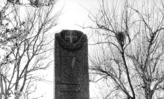 Indrets ruta Verdagueriana. Font del Desmai. Monòlit de la font del Desmai