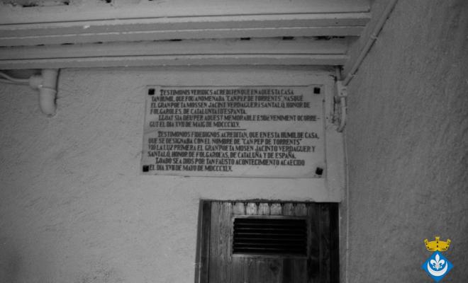 Ruta Verdagueriana. Placa a l'interior de la casa de Cal Doctor, primera casa durant la infantesa de mossèn Cinto Verdaguer