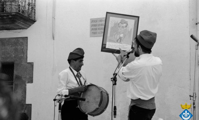 Festa Verdaguer. Entrega d'un obsequi a en Roviretes