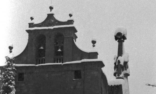 Nevada a Folgueroles. Església de Santa Maria i Pedró
