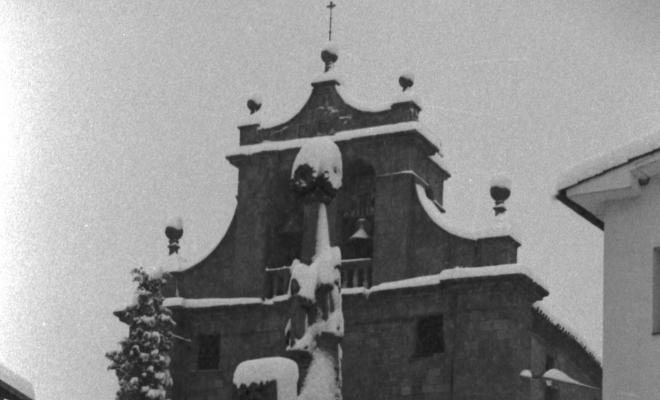 Nevada a Folgueroles. Església de Santa Maria i Pedró