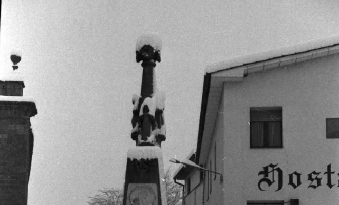 Nevada a Folgueroles. Monument Pedró